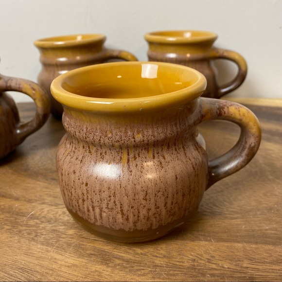 Set of four Vintage Beauce Canadian Pottery Mugs - Picture 4 of 12